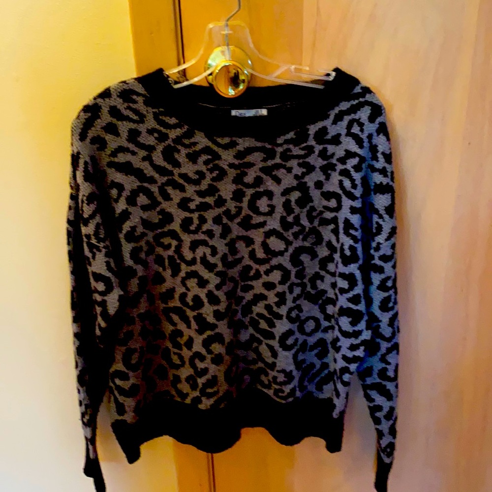 Size large leopard type look design black and gray sweater